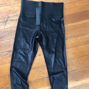 Carbon 38 shiny black leggings